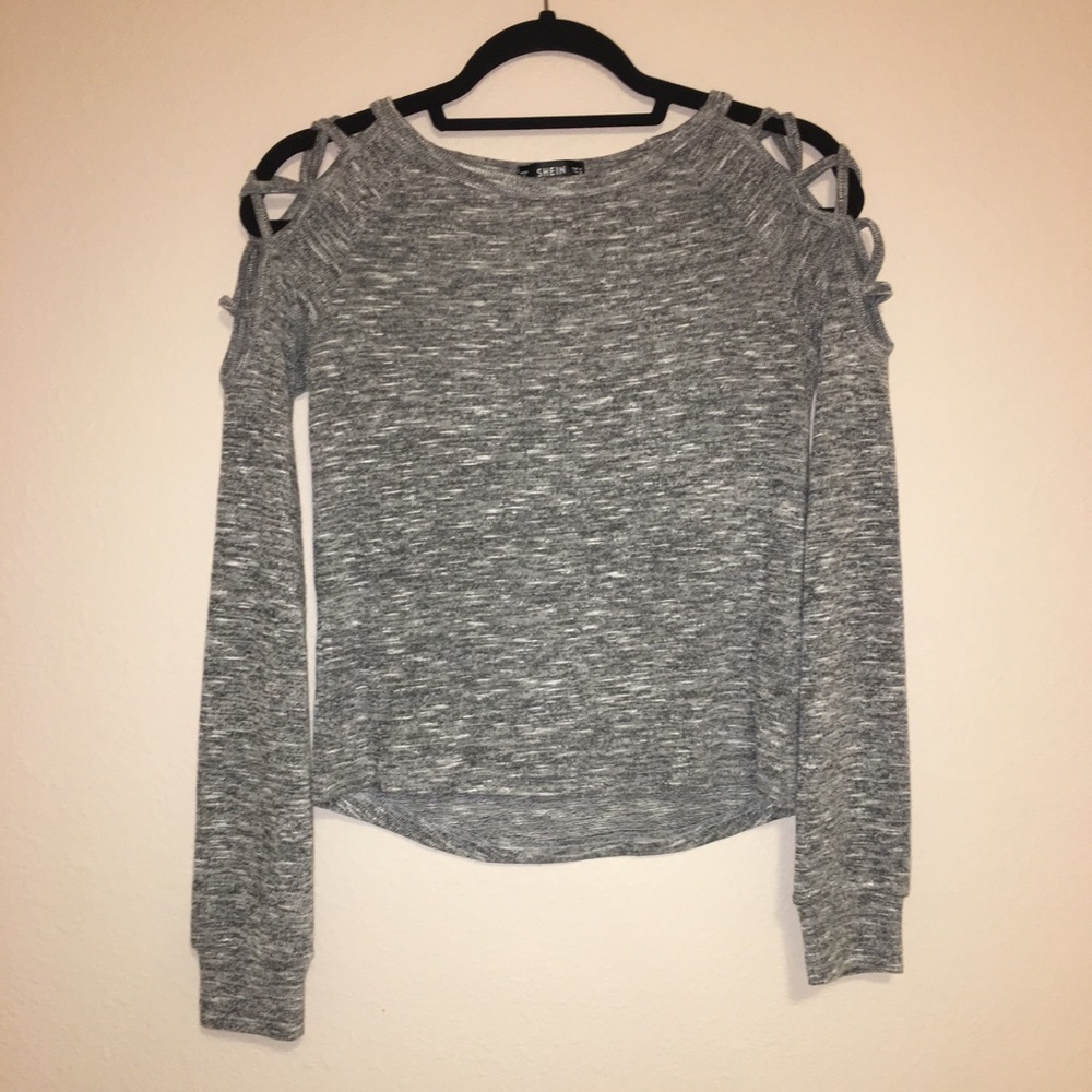 Heather Grey Tee w/ open shoulders🖤